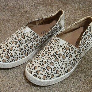 Toms Shoes Women's 7W Avalon Leopard Print Slip On Loafer Flats
